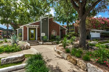 austin apartments leasing office